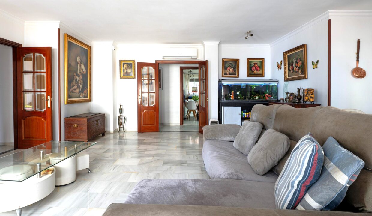 010_M_MALAGA